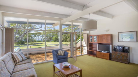 103 Bannister Head Rd - Beaming Bannister Retreat - Food Delivery Shop 1