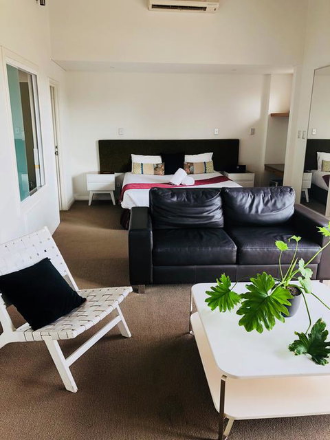 107 Apartments Margaret River - Food Delivery Shop 3