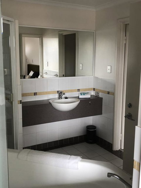 107 Apartments Margaret River - Food Delivery Shop 1