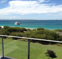 11 'Luskin Lodge' 29 Weatherly Close - stunning water views - Food Delivery Shop