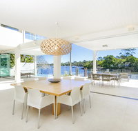 12 Noosa Parade - Food Delivery Shop