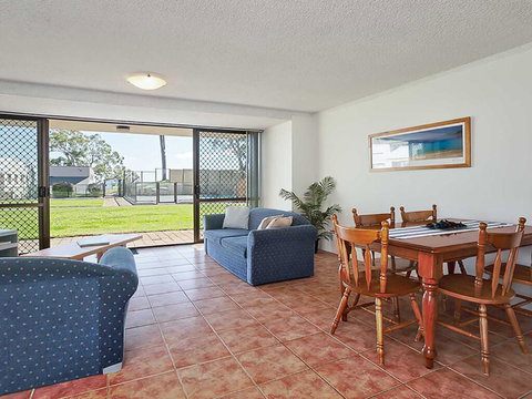 13 'The Poplars' 34 Magnus Street - Ground Floor Unit And Pool In Complex - Food Delivery Shop 3