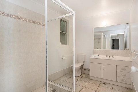 13 Brownell Drive Wategos Beach - Beach House - Food Delivery Shop 2