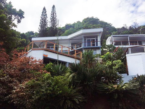 13 Brownell Drive Wategos Beach - Beach House - Food Delivery Shop 1