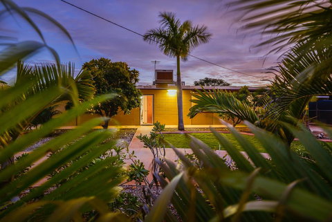 13 Grenadier Street - Shady Haven With A Large Outdoor Entertaining Area - Food Delivery Shop 1