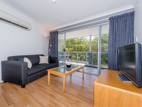 18 'Shoal Bay Beach Apartments' - Fantastic Air Conditioned Unit With A Pool & Lift - Food Delivery Shop 3