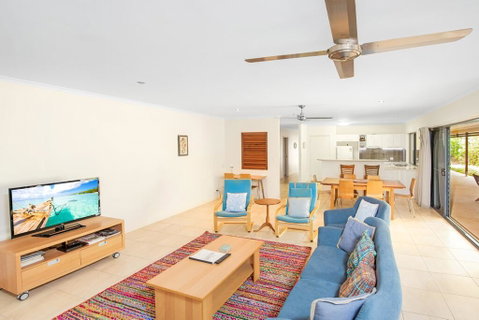 18 Naiad Court - Rainbow Shores, Modern Beach House, Walk To Beach - Food Delivery Shop 2