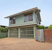 18 Northbeach Place Mudjimba Beach - Pet Friendly Linen Included WIFI - Food Delivery Shop