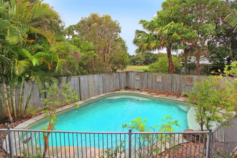 18 Northbeach Place, Mudjimba Beach - Pet Friendly, Linen Included, WIFI - Food Delivery Shop 2