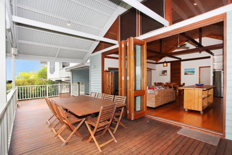 18 Northbeach Place, Mudjimba Beach - Pet Friendly, Linen Included, WIFI - Food Delivery Shop 3