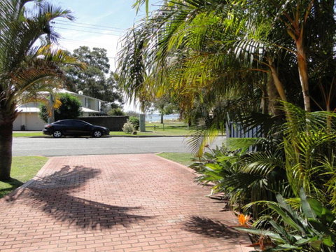 2 'Copacabana', 61 Sandy Point Road - Cute Unit With Water Views From The Balcony - Food Delivery Shop 0