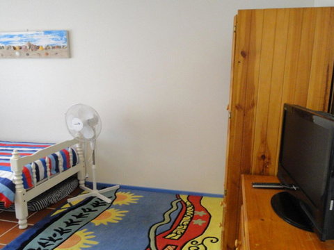 2 'Copacabana', 61 Sandy Point Road - Cute Unit With Water Views From The Balcony - Food Delivery Shop 2