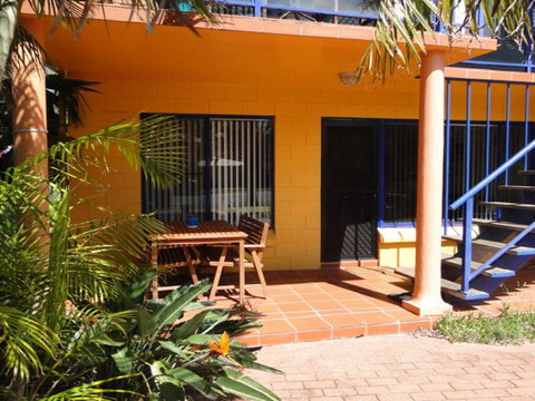 2 'Copacabana', 61 Sandy Point Road - Cute Unit With Water Views From The Balcony - Food Delivery Shop 1