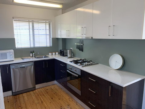2 Bed Bar Beach Apartment - Stroll To Beach & Cafes, Supermarket Apartment 6 - Food Delivery Shop 0