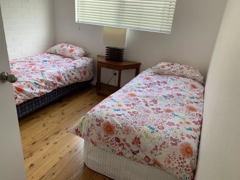 2 Bed Bar Beach Apartment - Stroll To Beach & Cafes, Supermarket Apartment 6 - Food Delivery Shop 2
