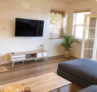 2 Bedroom SHORT walk to CBDBEACH and DARBY ST - Food Delivery Shop
