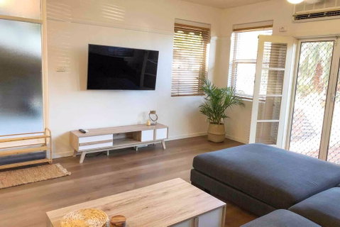 2 Bedroom, SHORT Walk To CBD,BEACH And DARBY ST - Food Delivery Shop 0