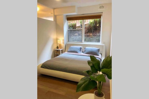 2 Bedroom, SHORT Walk To CBD,BEACH And DARBY ST - Food Delivery Shop 1