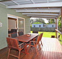 24 Sundew Street Mudjimba - 500 Bond - Pet Friendly Linen Supplied WIFI Air Cond. - Food Delivery Shop