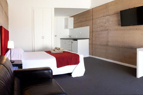 Crossroads Ecomotel - Pet Food Australia 1