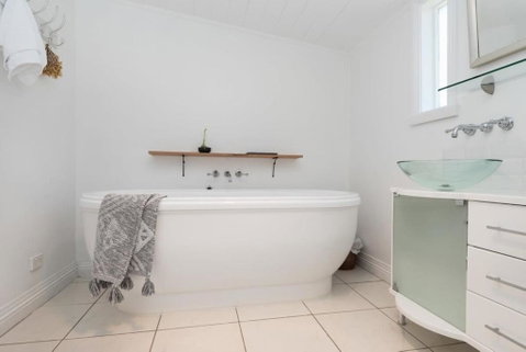 Cute As A Button Cottage In Charming Evandale - Food Delivery Shop 4