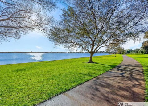 D132 Well Keep Secret Lake Home - Food Delivery Shop 0
