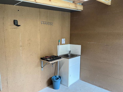 Derby Digs Cabin - Food Delivery Shop 4