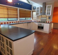 29 Church St Cowes - Large Holiday House close to shops and Beach - Food Delivery Shop