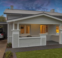 2BR Cottage With Parking Close To Adelaide CBD - Food Delivery Shop