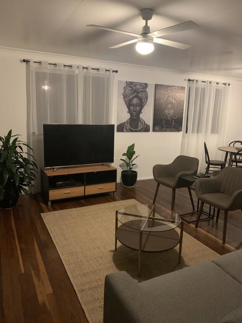 3 Bedroom Apartment - Food Delivery Shop 0