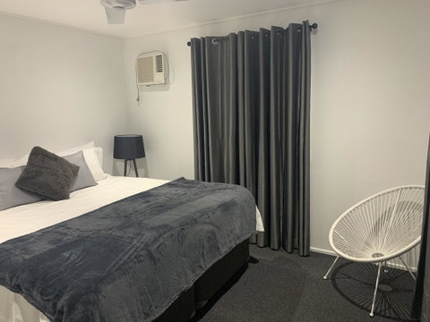3 Bedroom Apartment - Food Delivery Shop 1