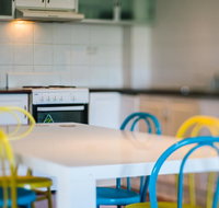 3 Bedroom Apartment / Spence St - Food Delivery Shop