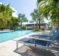 3 Bedroom Ultimate Luxury Waterfront - Food Delivery Shop