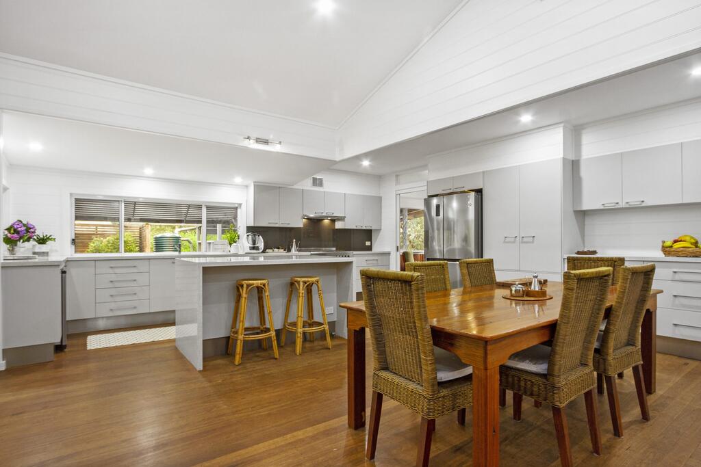 Narrawallee NSW Food Delivery Shop