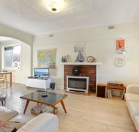 4 MONTROSE AVE - retro home in the heart of town - Food Delivery Shop