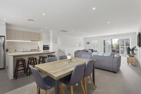 4 Sands Terrace - Food Delivery Shop 3
