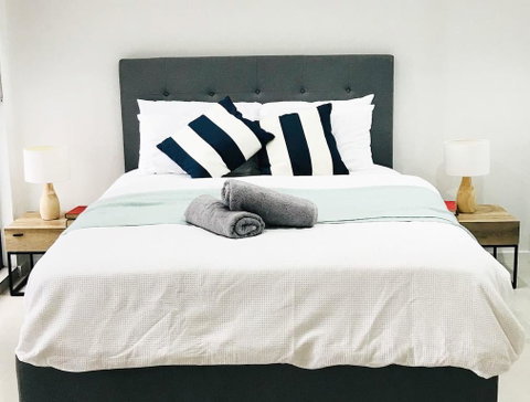 406 Studio Apartment - Food Delivery Shop 0