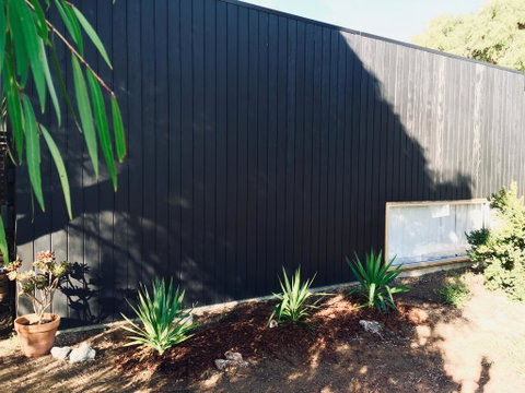 41 Grunters Accommodation - Food Delivery Shop 1
