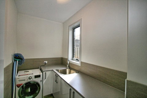 43B Twynam Street - The Falls On Twynam - Food Delivery Shop 3