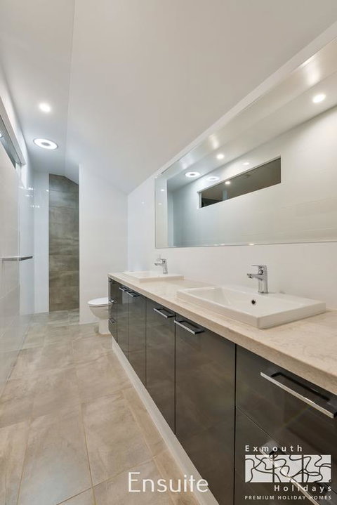 5 Kestrel Place - PRIVATE JETTY & POOL - Food Delivery Shop 3