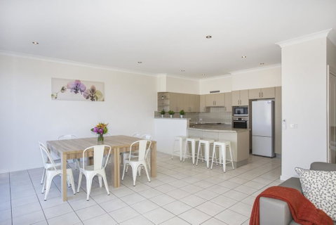 5/14 Dolphin St- Dolphin 5 At Ulladulla - Food Delivery Shop 3