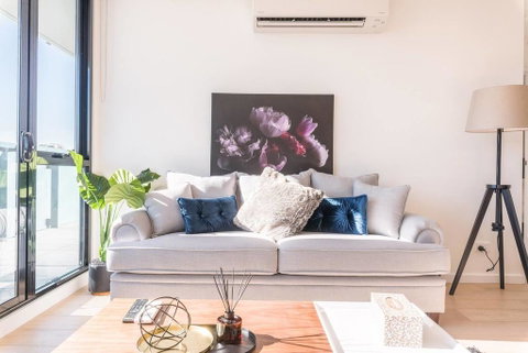 Abbortsford 2 Bed 2 Bath Mountain View Apartment - Food Delivery Shop 3
