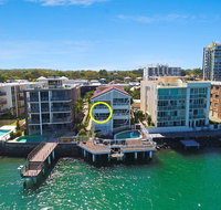 Absolute Waterfront On The Pumicestone Passage - Food Delivery Shop