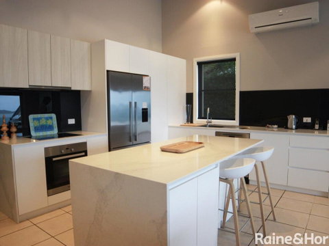 Absolutely Avoca - 114a Avoca Drive, Avoca Beach - Food Delivery Shop 1