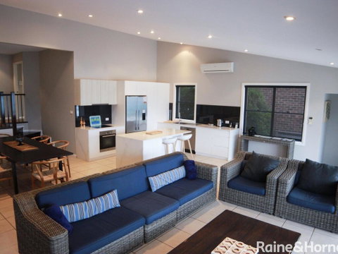 Absolutely Avoca - 114a Avoca Drive, Avoca Beach - Food Delivery Shop 2