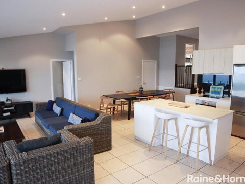 Absolutely Avoca - 114a Avoca Drive, Avoca Beach - Food Delivery Shop 3