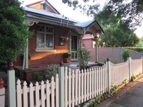 Acacia Cottage On Peel, Bathurst - Food Delivery Shop 1