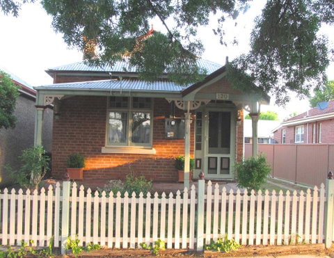 Acacia Cottage On Peel, Bathurst - Food Delivery Shop 0