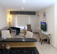 ADELAIDE CBD APARTMENT - 3BR 2BATH  CARPARK - Food Delivery Shop