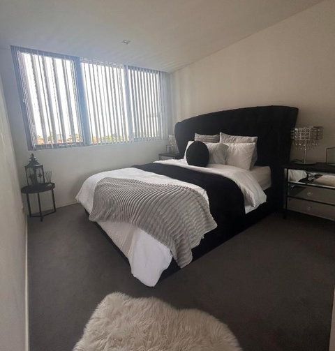 Drummoyne Apartment - Food Delivery Shop 4